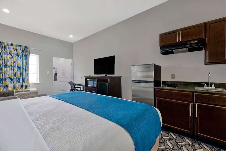 Room 16 of 26