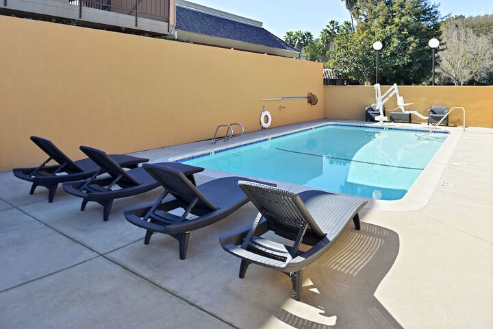 Pool 4 of 32