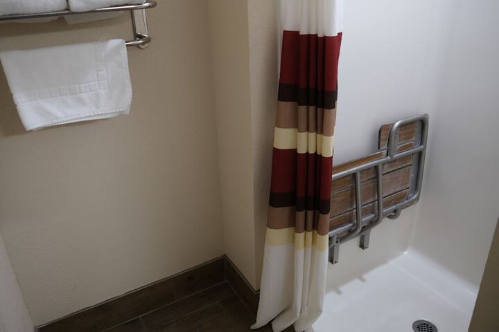Room 6 of 14