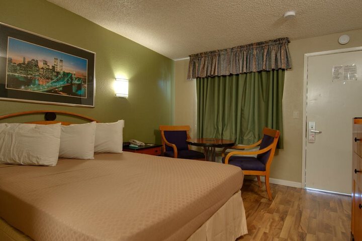 Room 11 of 23