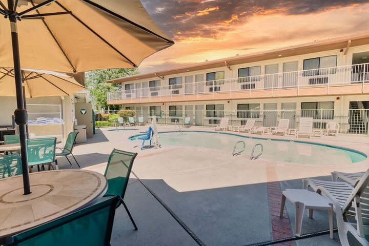 Pool 4 of 40