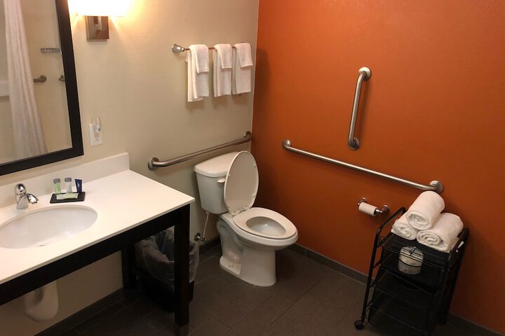 Room 9 of 32