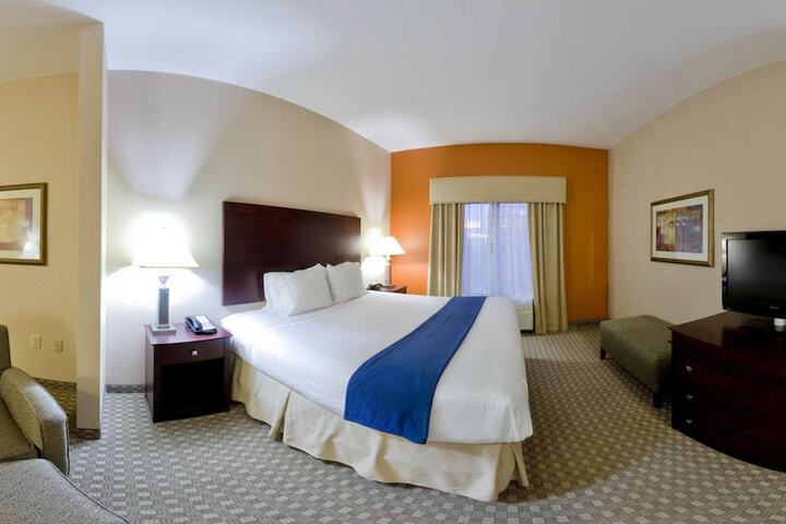 Room 9 of 38