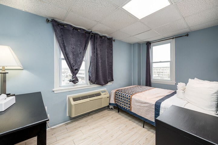 Room 14 of 33