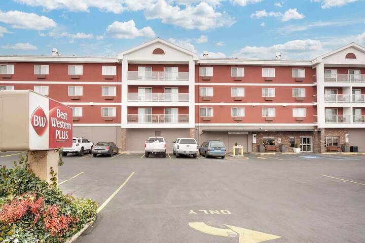 Hotel 4 of 51