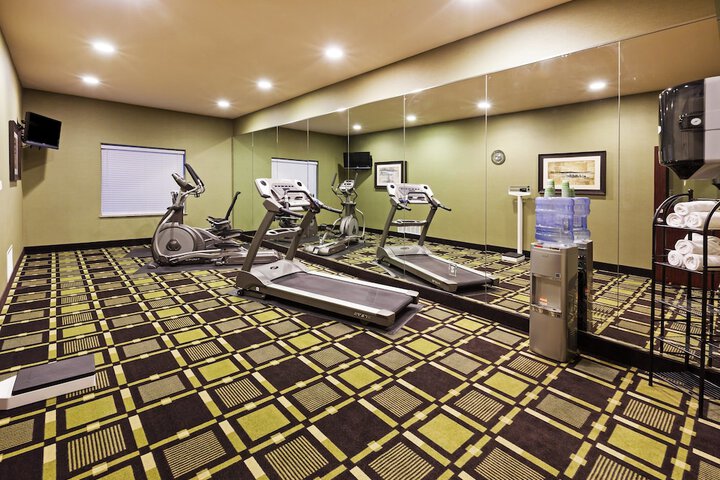 Holiday Inn Express Hotel & Suites Brady by IHG