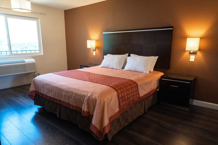 Room 17 of 36