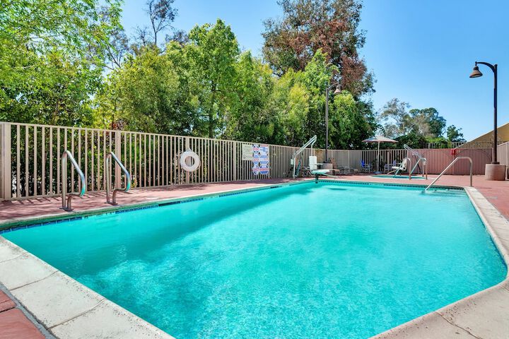 Pool 6 of 27