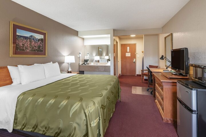 Room 27 of 46