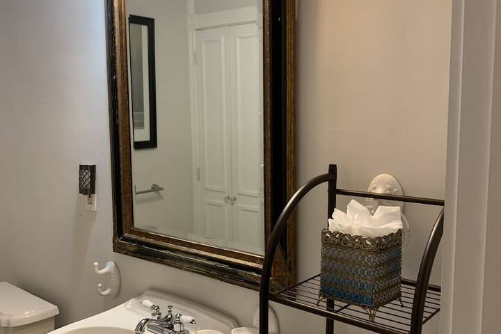 Room 33 of 100