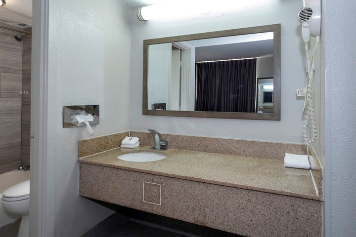 Room 31 of 40