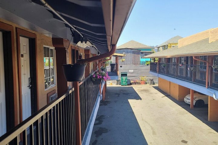 Nights Inn Motel
