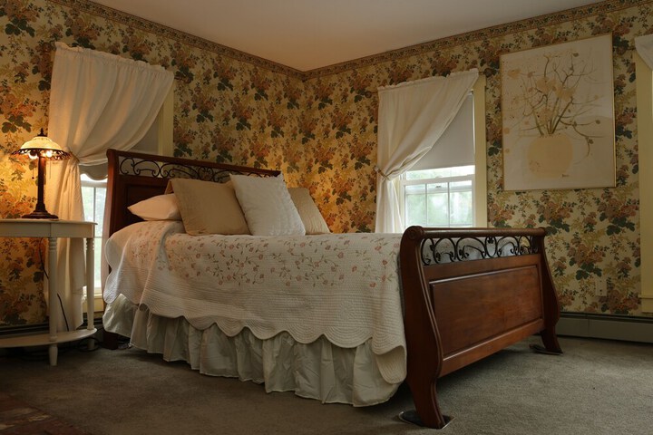 Aiken Manor B & B