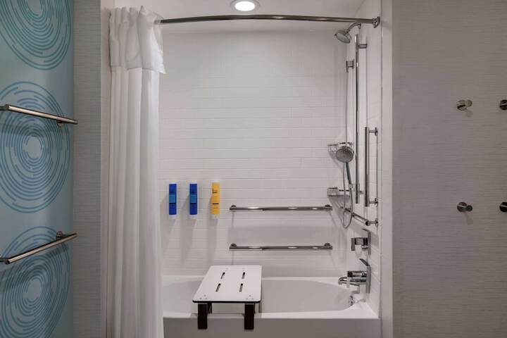 Room 14 of 22