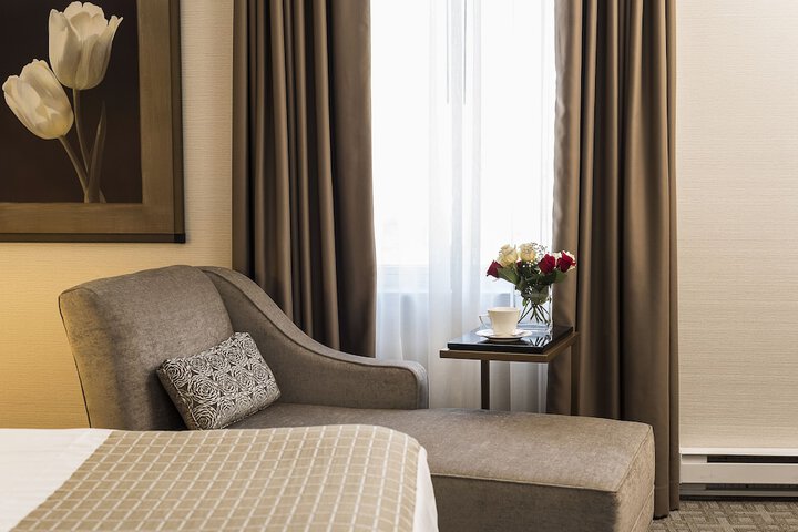 Lord Elgin Hotel