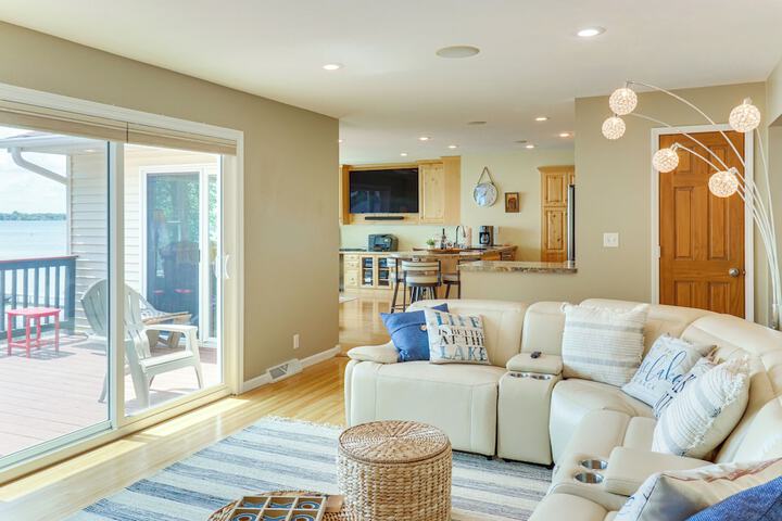 Lakeside Alexandria Retreat w / Deck + Boat Dock!