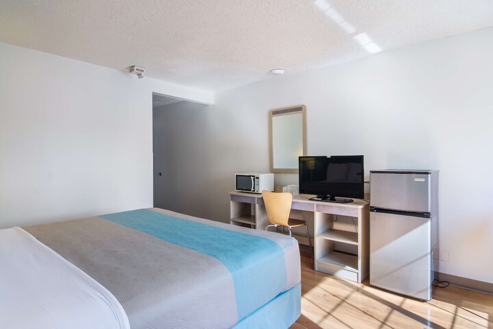 Room 21 of 32
