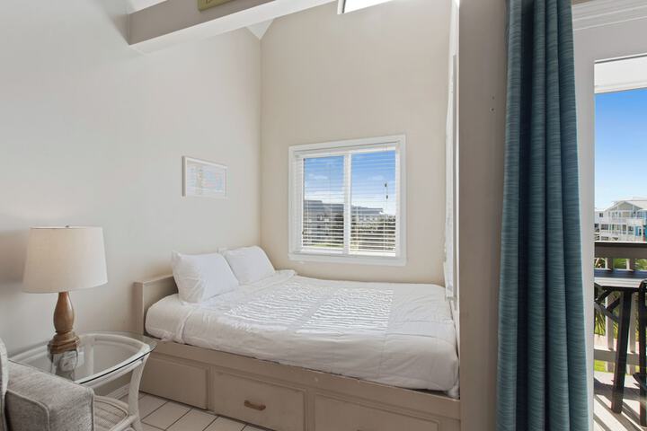 Room 83 of 119