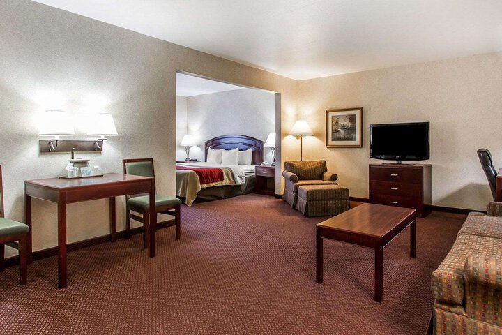 Quality Inn & Suites Fort Madison near Hwy 61