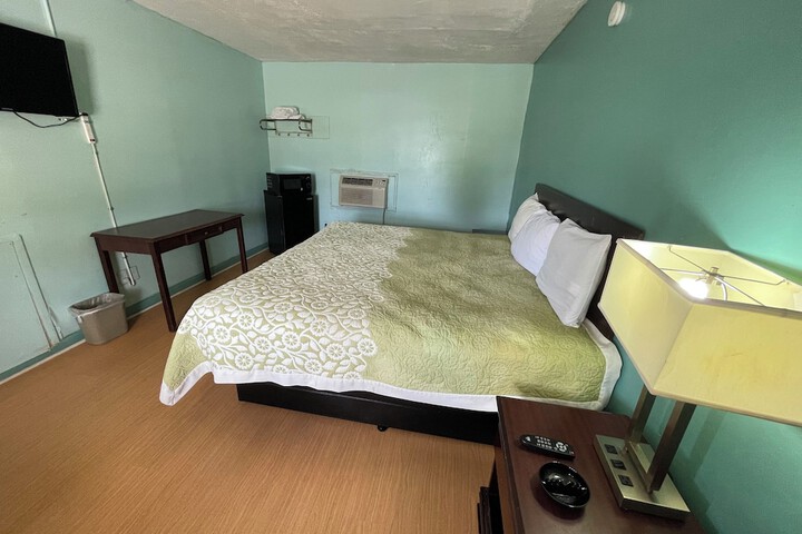 Room 7 of 13
