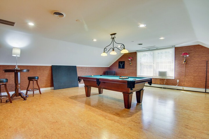 Waterfront Cambridge Gem w / Hot Tub Pool & Dock!