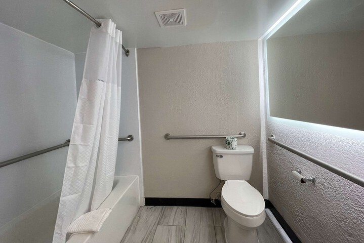 Room 15 of 25