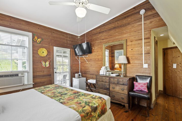 Room 33 of 61