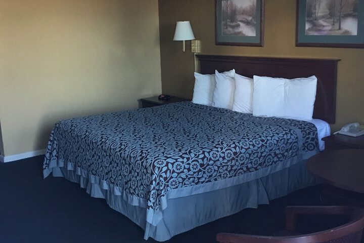 Room 10 of 18