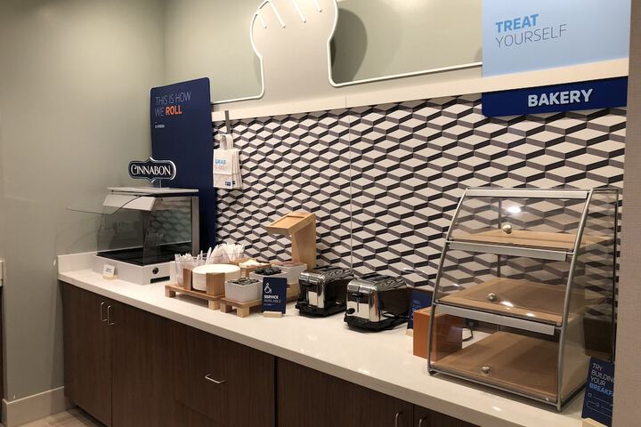 Holiday Inn Express & Suites Racine by IHG