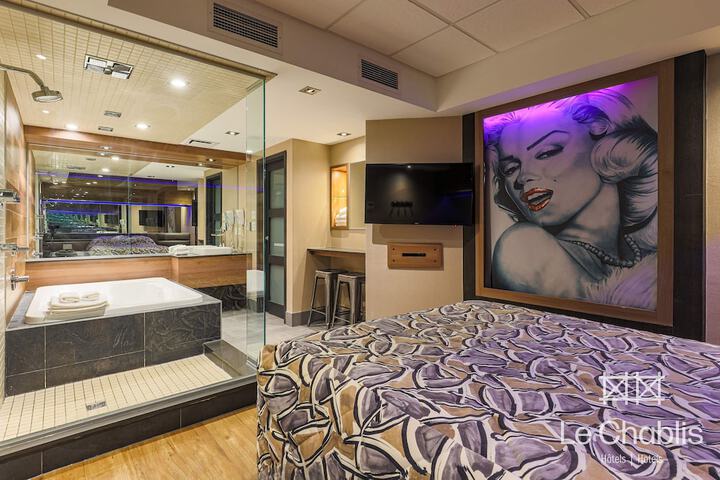 Room 18 of 48