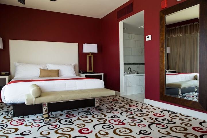 Room 32 of 67