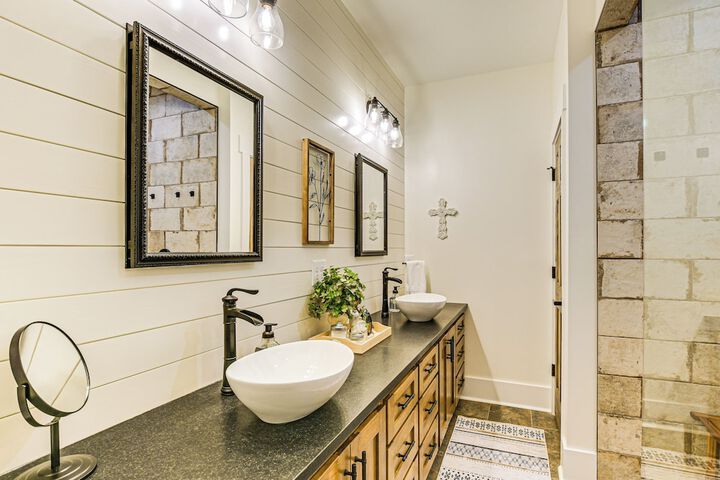 Family-friendly Barndominium Near Greenville!