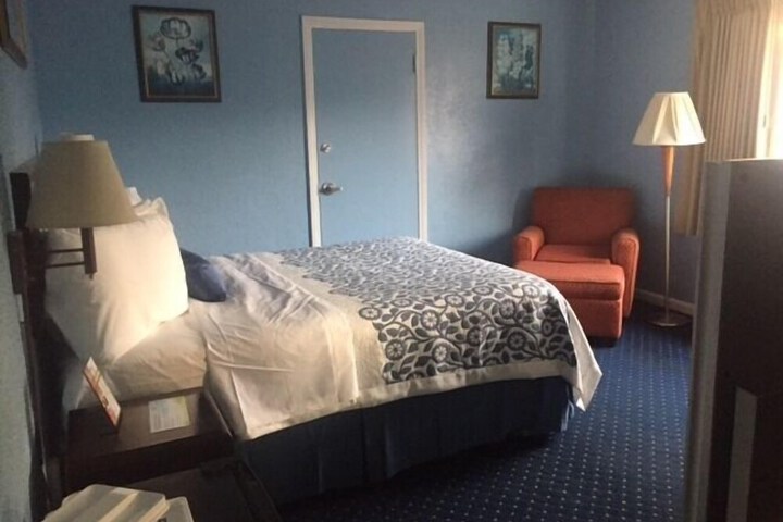 Days Inn by Wyndham Cleveland Lakewood