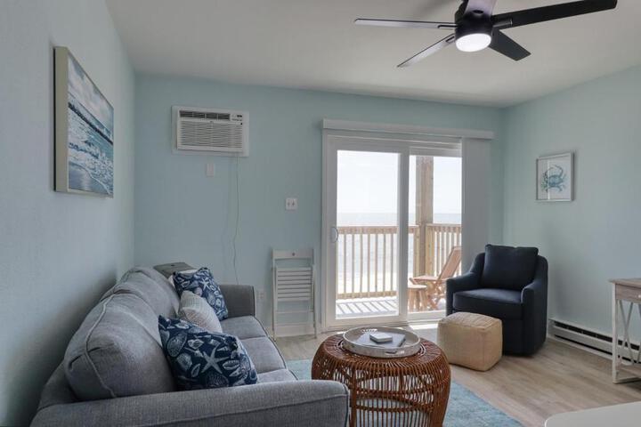 Beachfront Newly Renovated at Aqua Vista