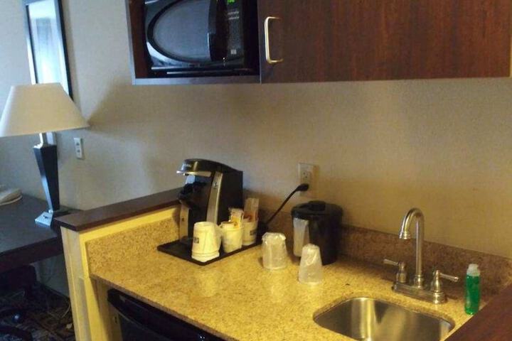 HOLIDAY INN EXPRESS & SUITES ZANESVILLE NORTH by IHG