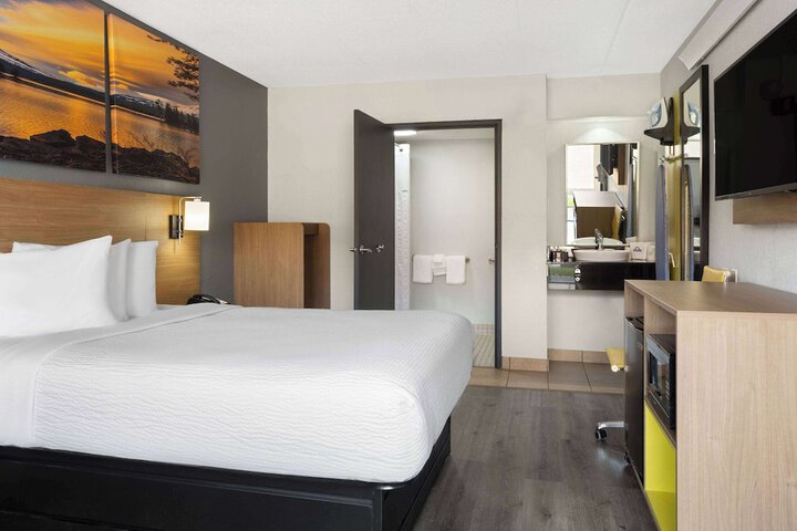 Room 10 of 35