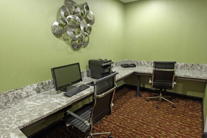 Business Center 72 of 73