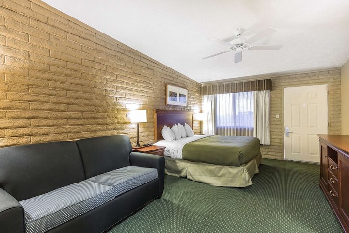 Room 25 of 35