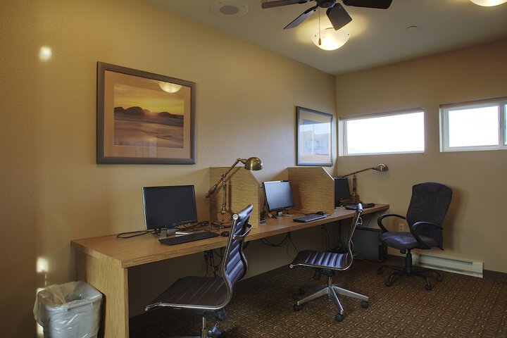 Business Center 97 of 99