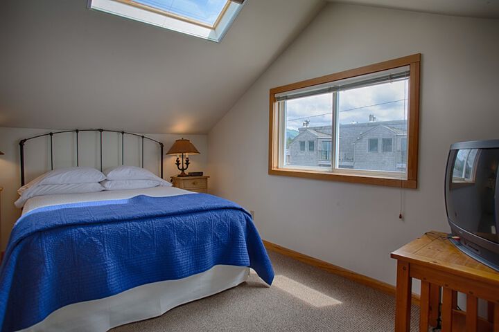 The Waves / The Argonauta Inn/The White Heron Lodge