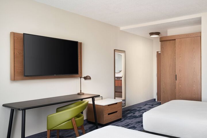 Room 10 of 27