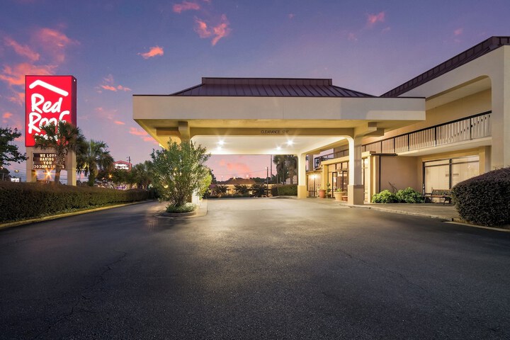 Hotel 8 of 43