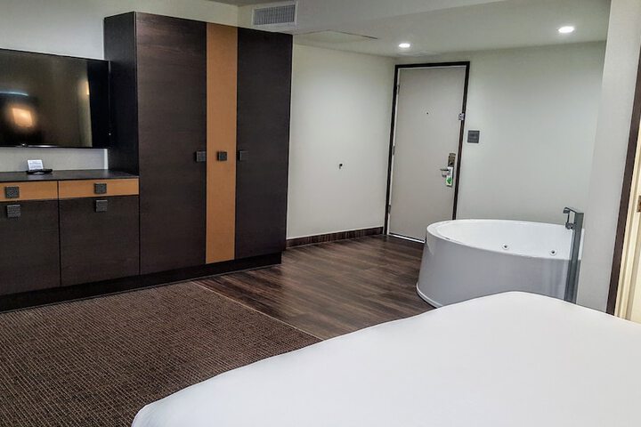 Room 9 of 44