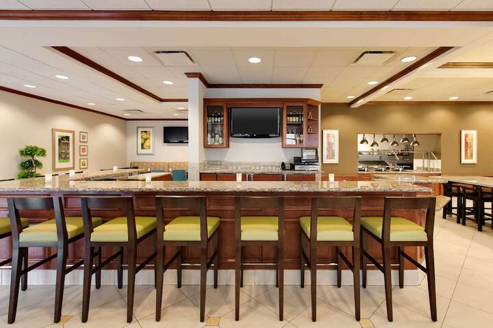 Hilton Garden Inn Naperville / Warrenville