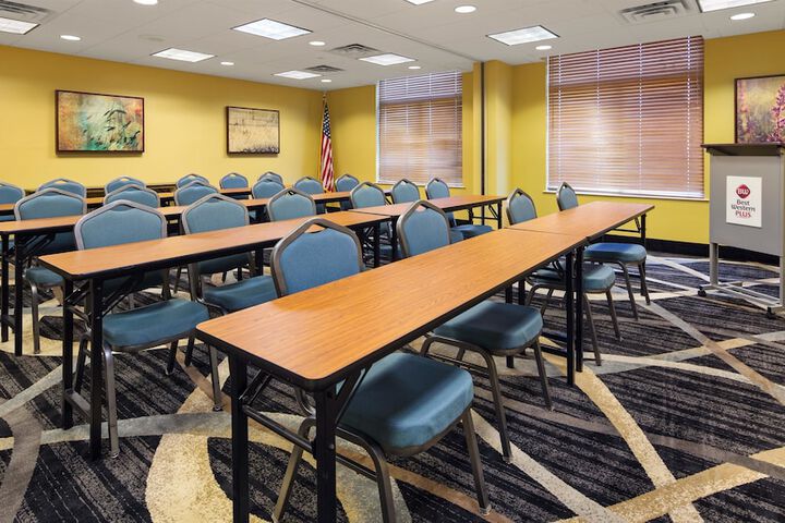 Best Western Plus Birmingham Inn & Suites