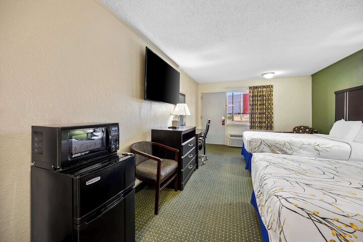 Room 21 of 34