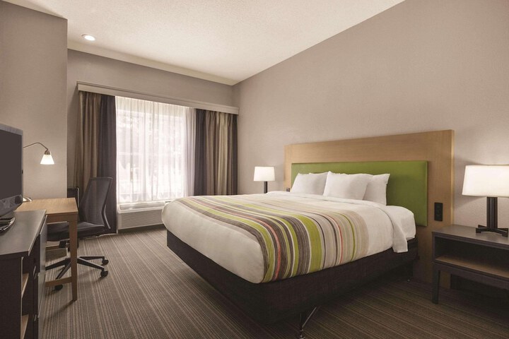 Room 8 of 32