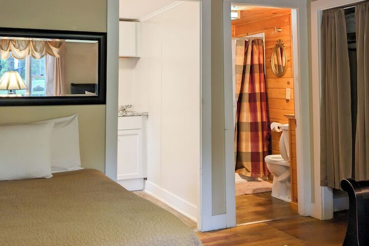 Room 44 of 183