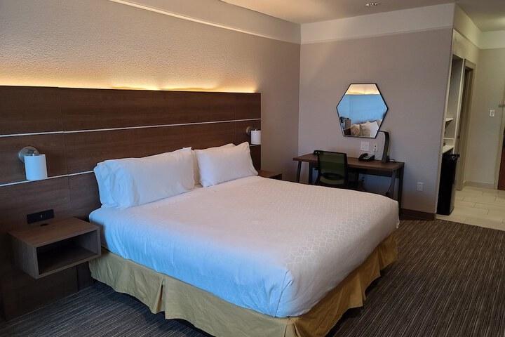 Room 32 of 63