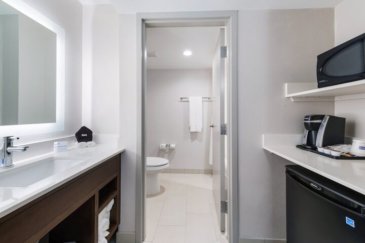 Holiday Inn Express Naperville by IHG